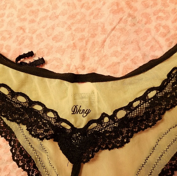 DKNY THONG RUFFLED PANTY,  S - Picture 2 of 5